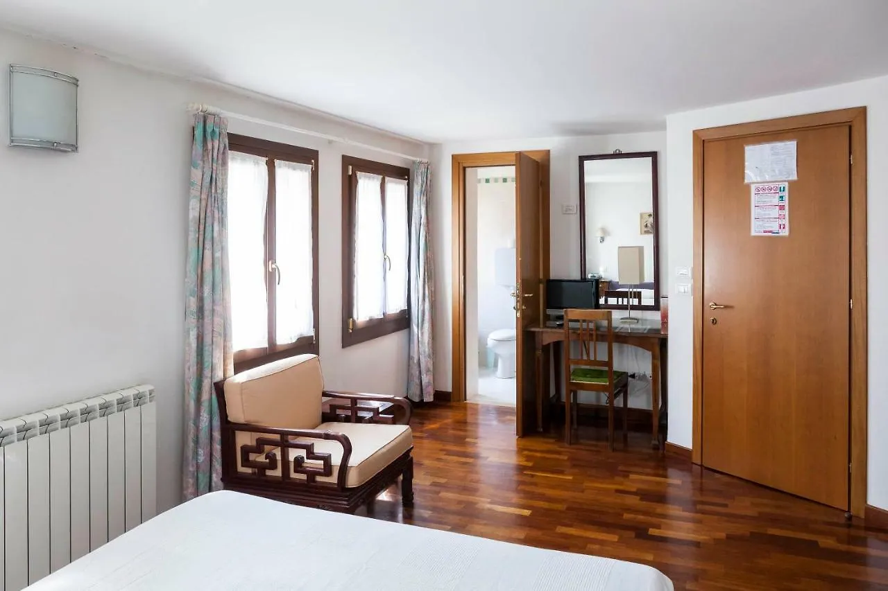 Fujiyama B & B Βενετία 0*,  Ιταλία