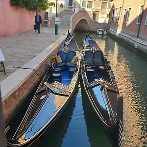 Central Lovely Typical Rialto Venise