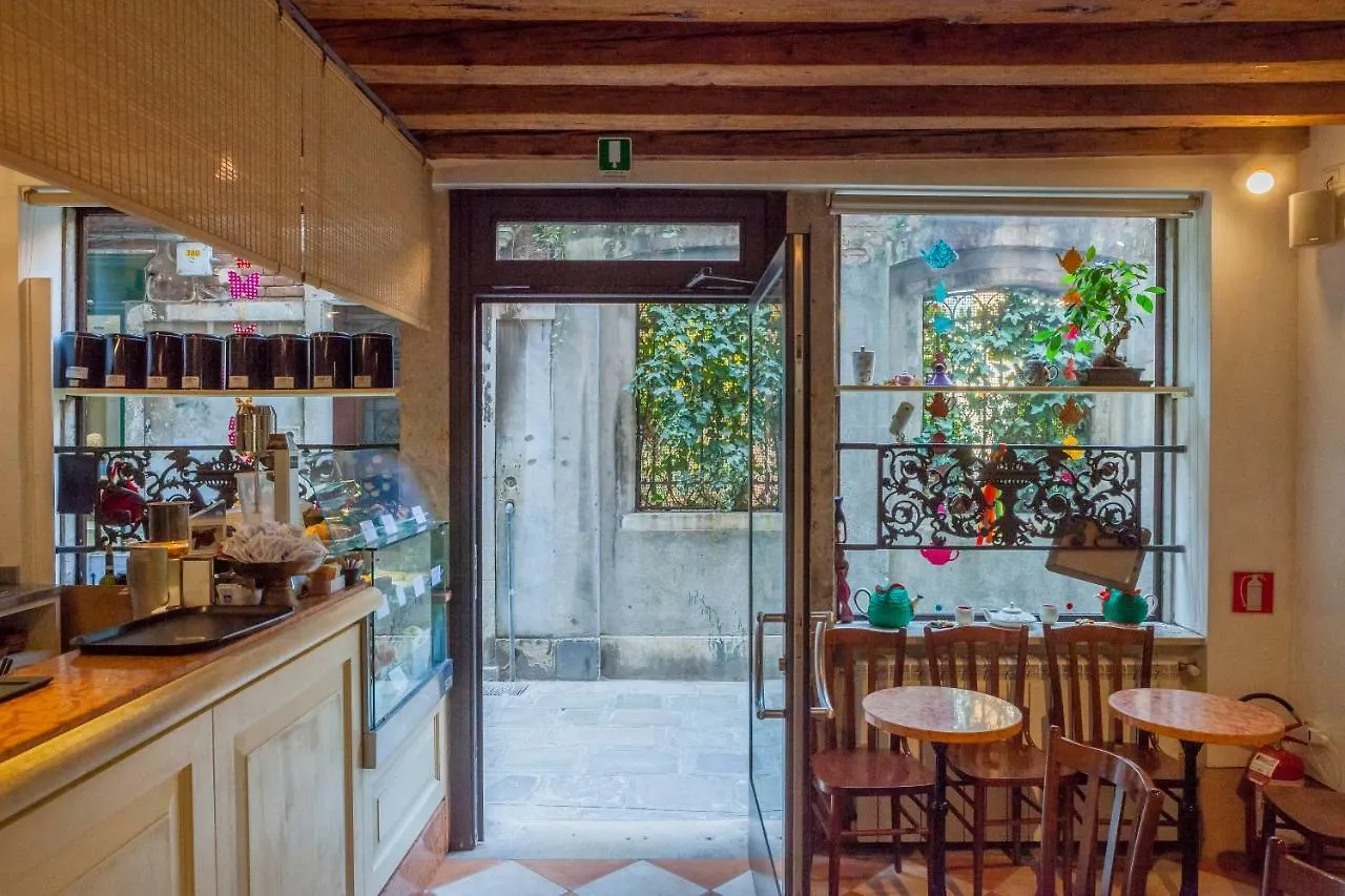 Fujiyama B & B Velence 0*,  Olaszország